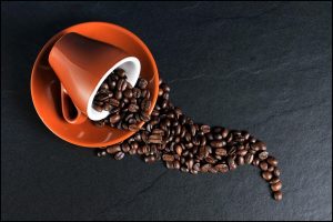 Handleiding voor kunst van koffie selecteren met verschillende koffiebonen, maalgraden en zetmethodes
