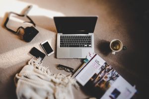 Diagram toont naadloze integratie van communicatie en software met CRM, ERP en agenda tools voor betere bedrijfsefficiëntie