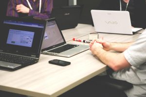 Home Teamcoaching of teambuilding: vergelijking van twee teamontwikkelingsstijlen voor betere samenwerking